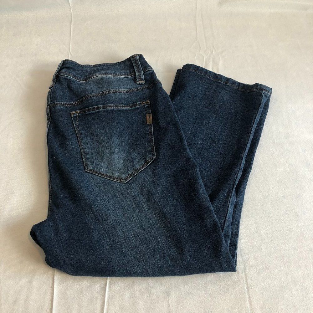 1822 Dark Wash Distressed capri Jeans size 6.  UB